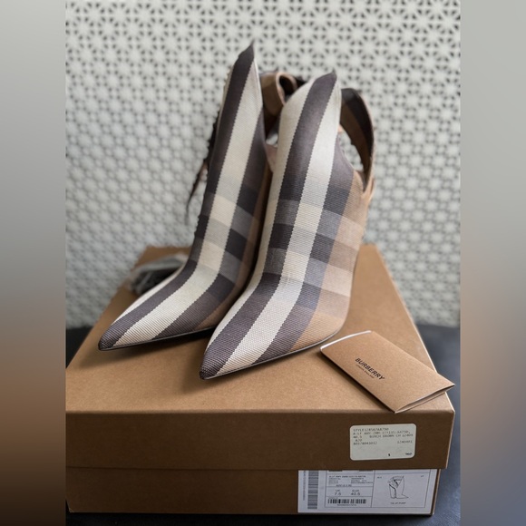 Burberry Women’s  Heeled Boots Amy Vintage Check Slingback Pumps Size 40.5 $960 - Picture 6 of 16